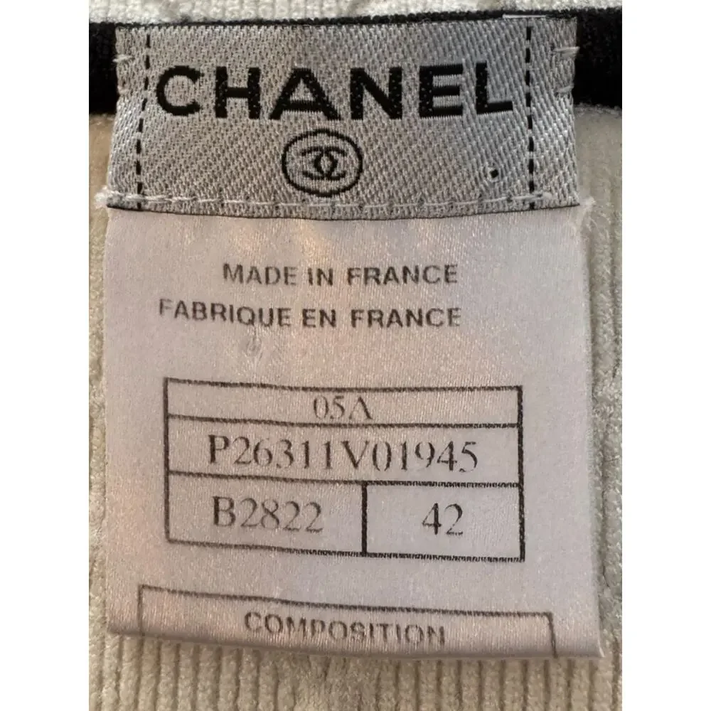 Chanel Ivory Quilted CC Logo Sweater – Size 42 (FR)